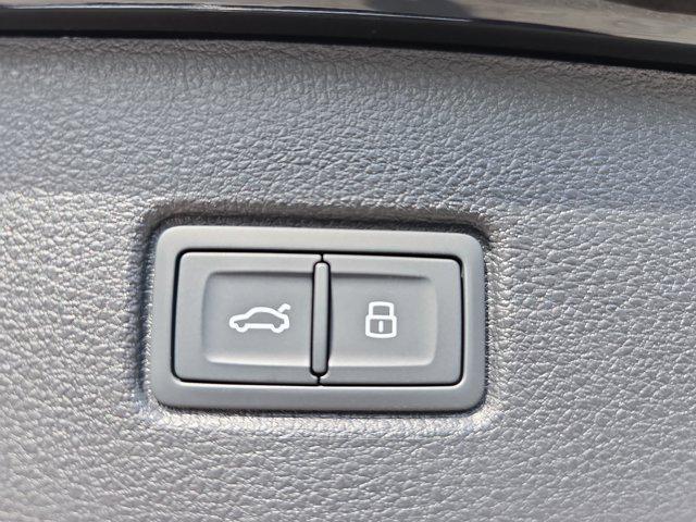 new 2025 Audi Q7 car, priced at $67,434