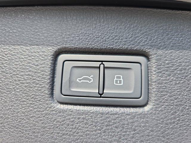 new 2025 Audi Q7 car, priced at $67,434