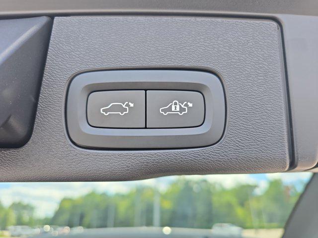 used 2022 Volvo XC60 car, priced at $34,302
