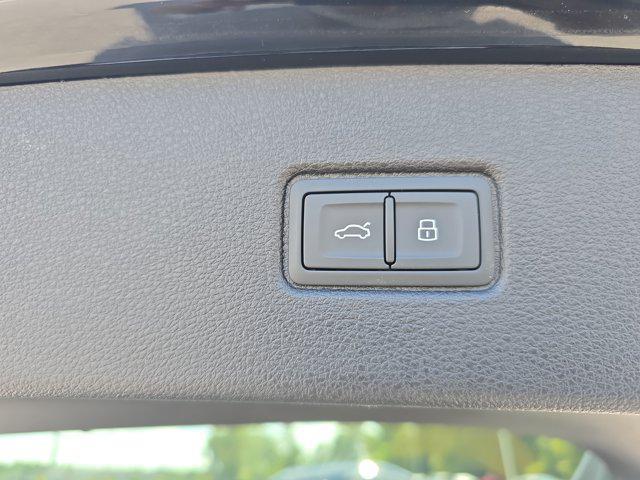 new 2025 Audi Q7 car, priced at $68,747