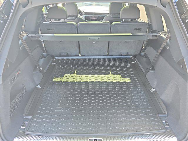 new 2025 Audi Q7 car, priced at $68,747