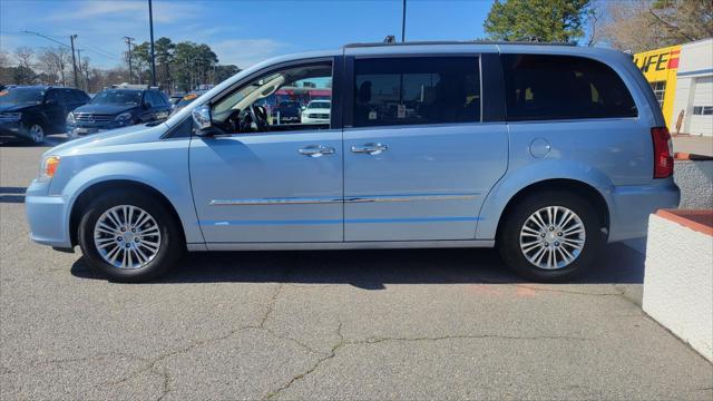 used 2013 Chrysler Town & Country car
