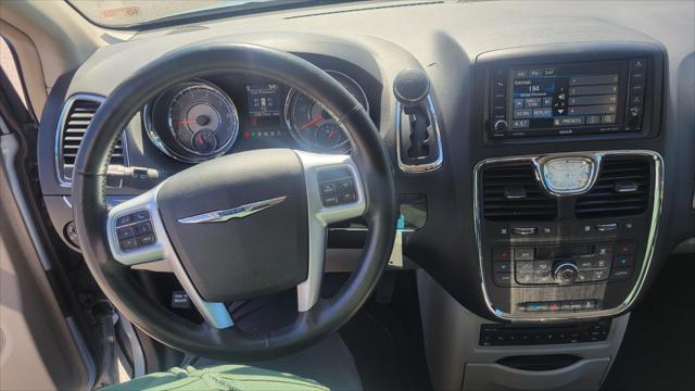 used 2013 Chrysler Town & Country car
