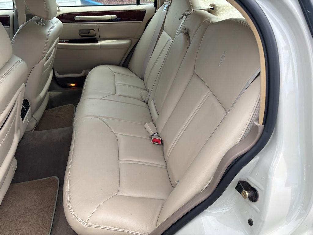used 2004 Lincoln Town Car car, priced at $8,000