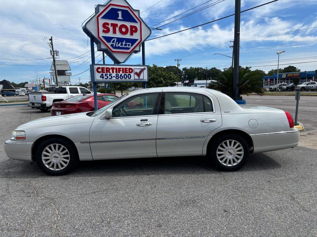 used 2004 Lincoln Town Car car, priced at $8,000