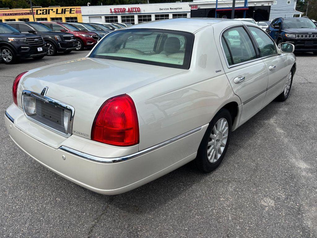 used 2004 Lincoln Town Car car, priced at $8,000