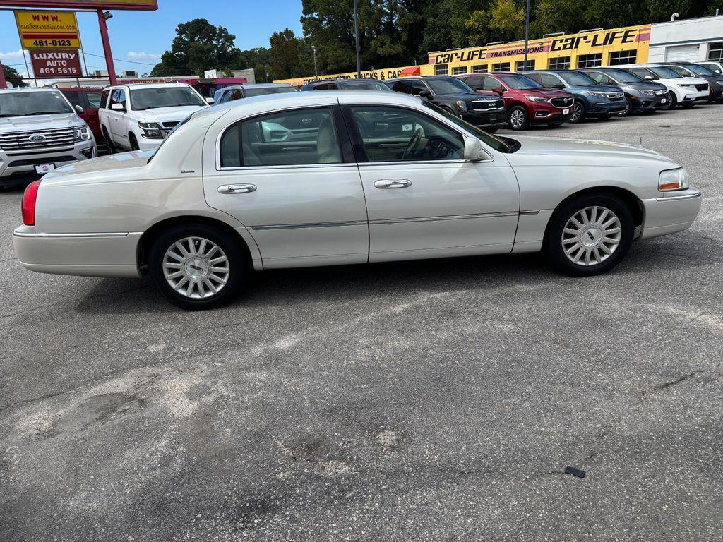used 2004 Lincoln Town Car car, priced at $8,000
