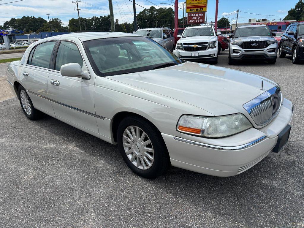 used 2004 Lincoln Town Car car, priced at $8,000