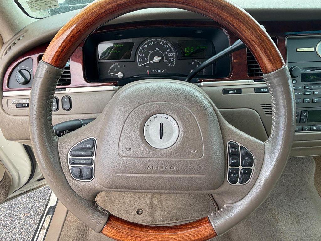 used 2004 Lincoln Town Car car, priced at $8,000