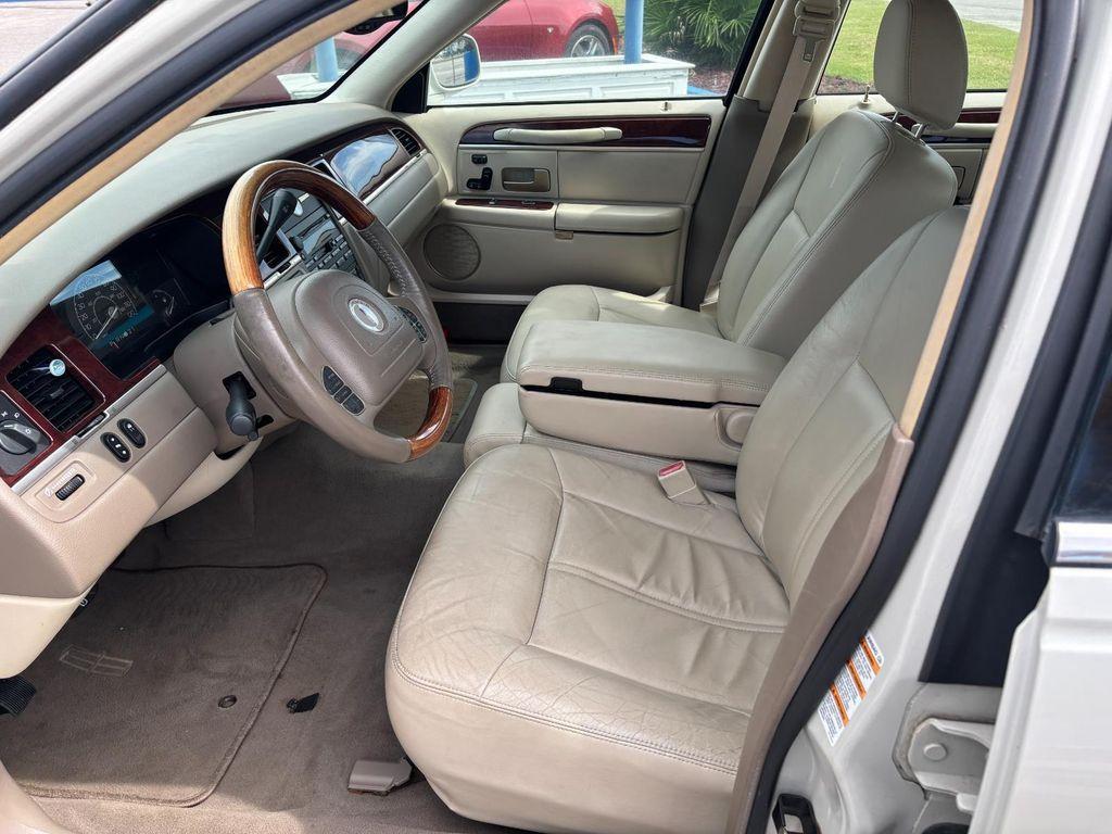 used 2004 Lincoln Town Car car, priced at $8,000