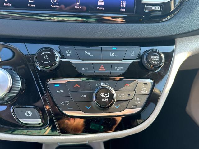 used 2023 Chrysler Pacifica car, priced at $24,000