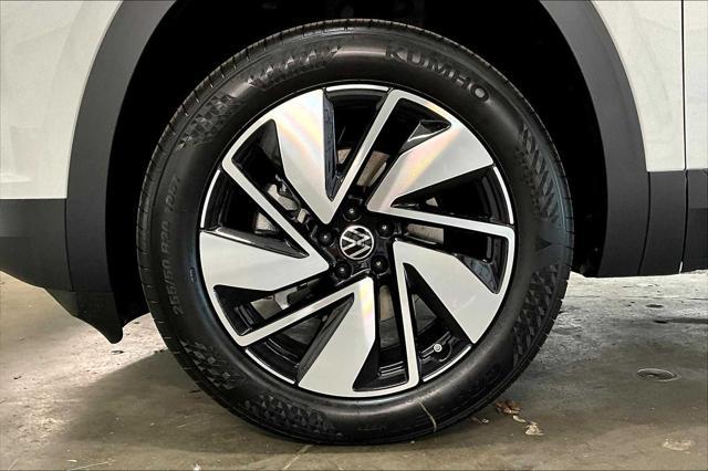 new 2025 Volkswagen Atlas car, priced at $47,187