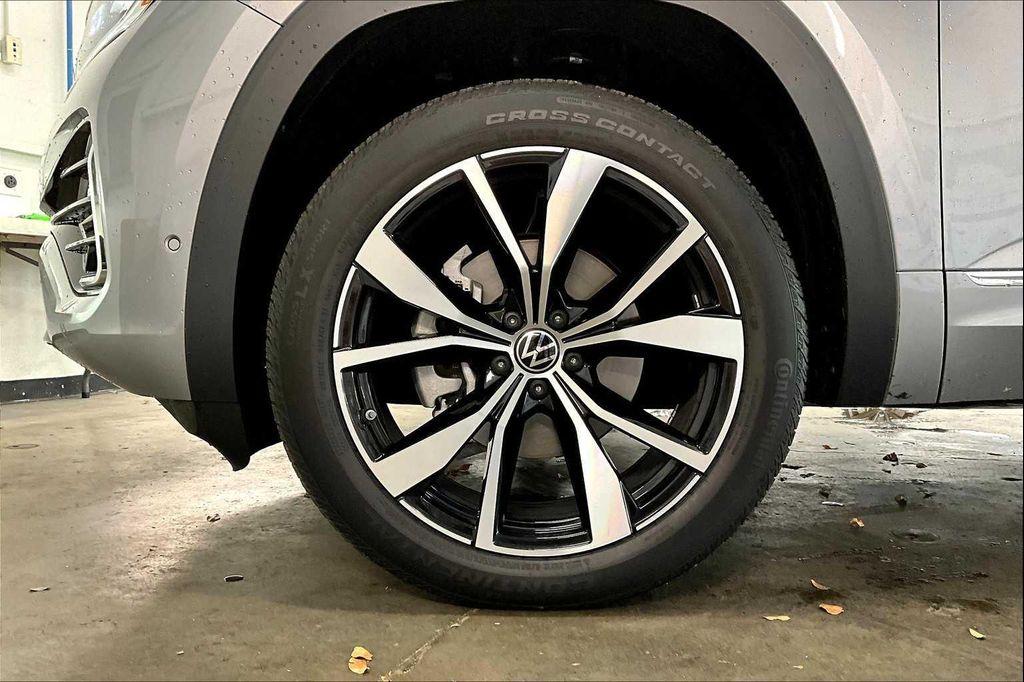 used 2025 Volkswagen Atlas car, priced at $48,489
