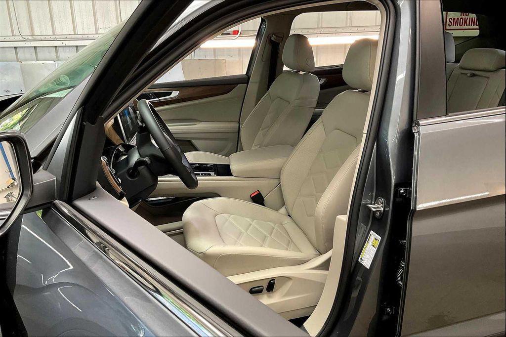 new 2025 Volkswagen Atlas car, priced at $47,087