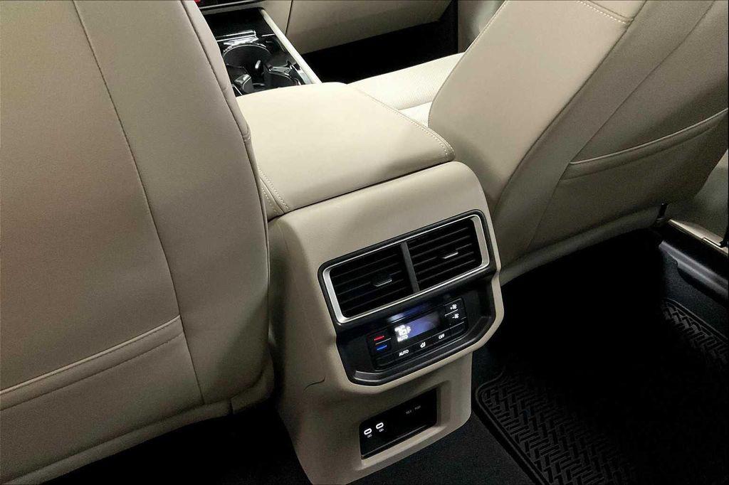 new 2025 Volkswagen Atlas car, priced at $47,087