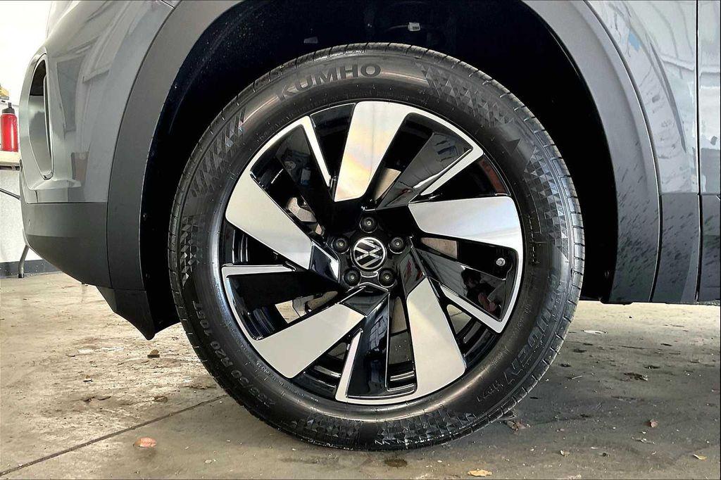 new 2025 Volkswagen Atlas Cross Sport car, priced at $46,111