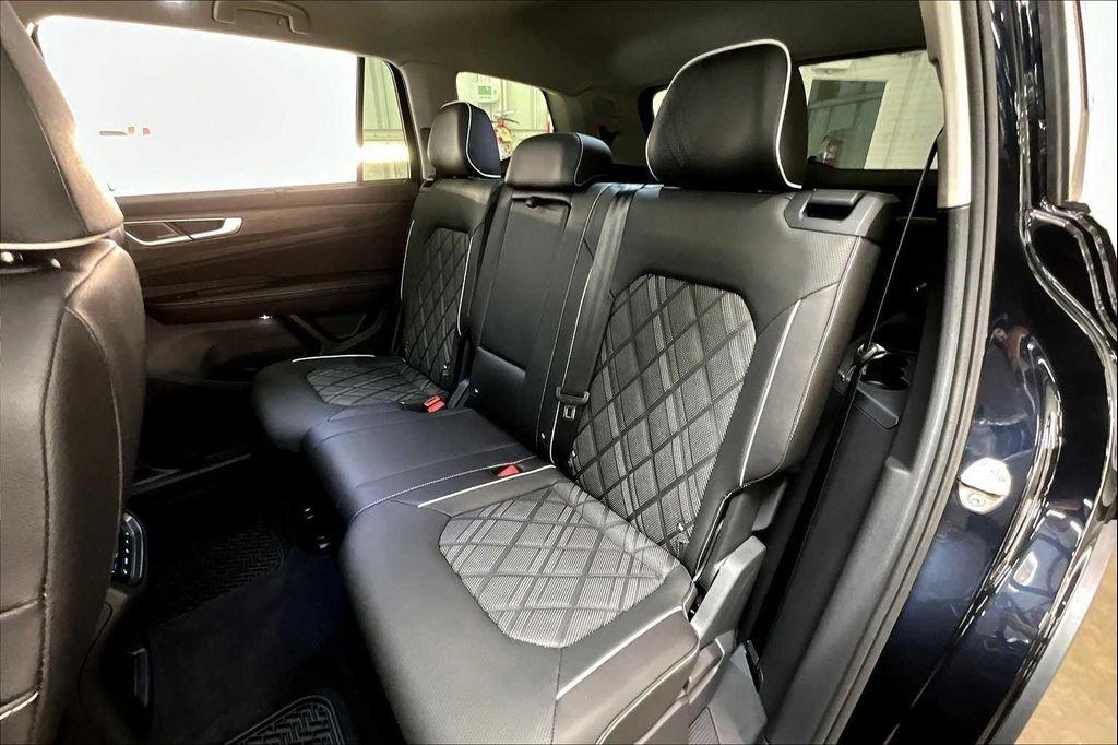 new 2025 Volkswagen Atlas car, priced at $56,244