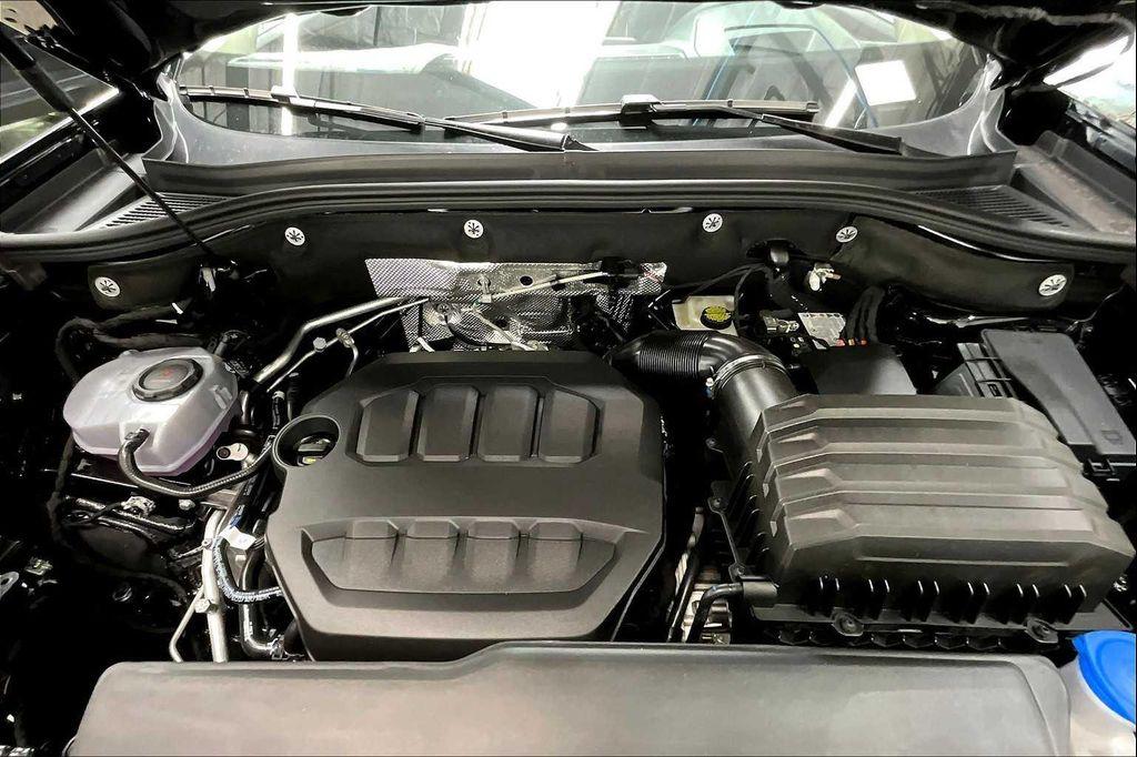 new 2025 Volkswagen Atlas car, priced at $56,244