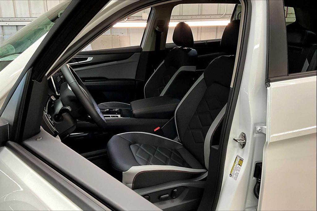 new 2025 Volkswagen Atlas car, priced at $49,059