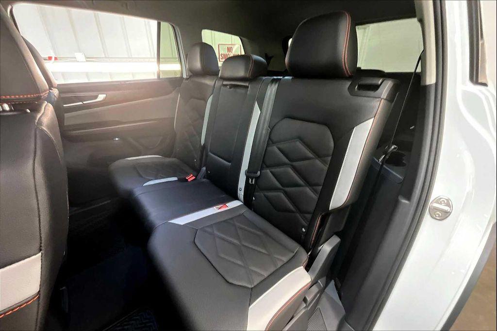 new 2025 Volkswagen Atlas car, priced at $49,059