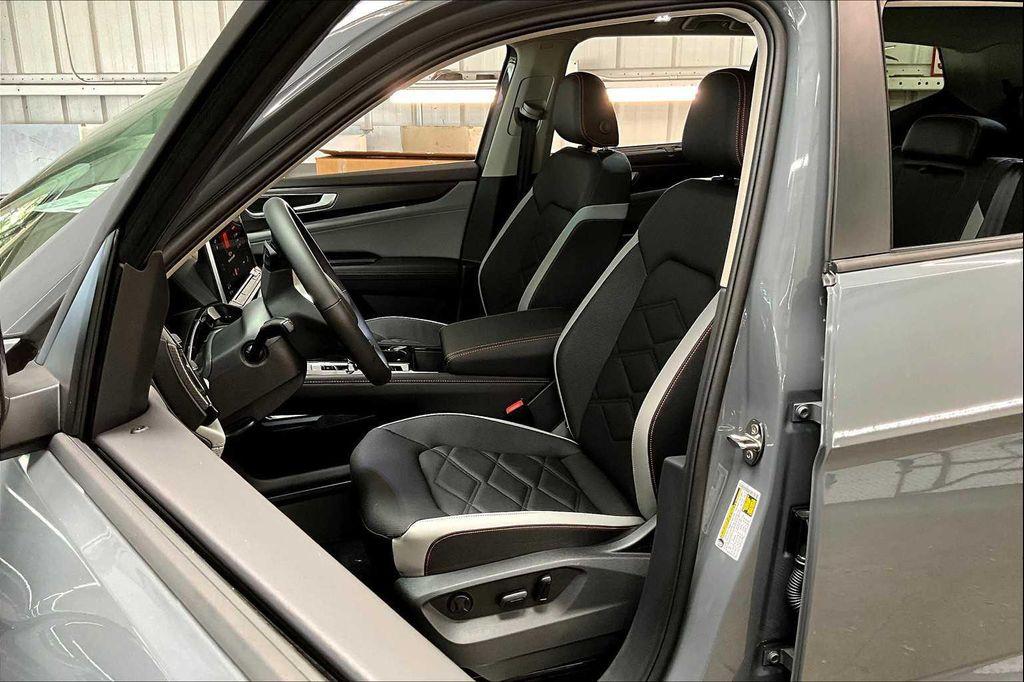 new 2025 Volkswagen Atlas car, priced at $49,514