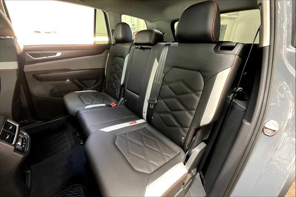 new 2025 Volkswagen Atlas car, priced at $49,514
