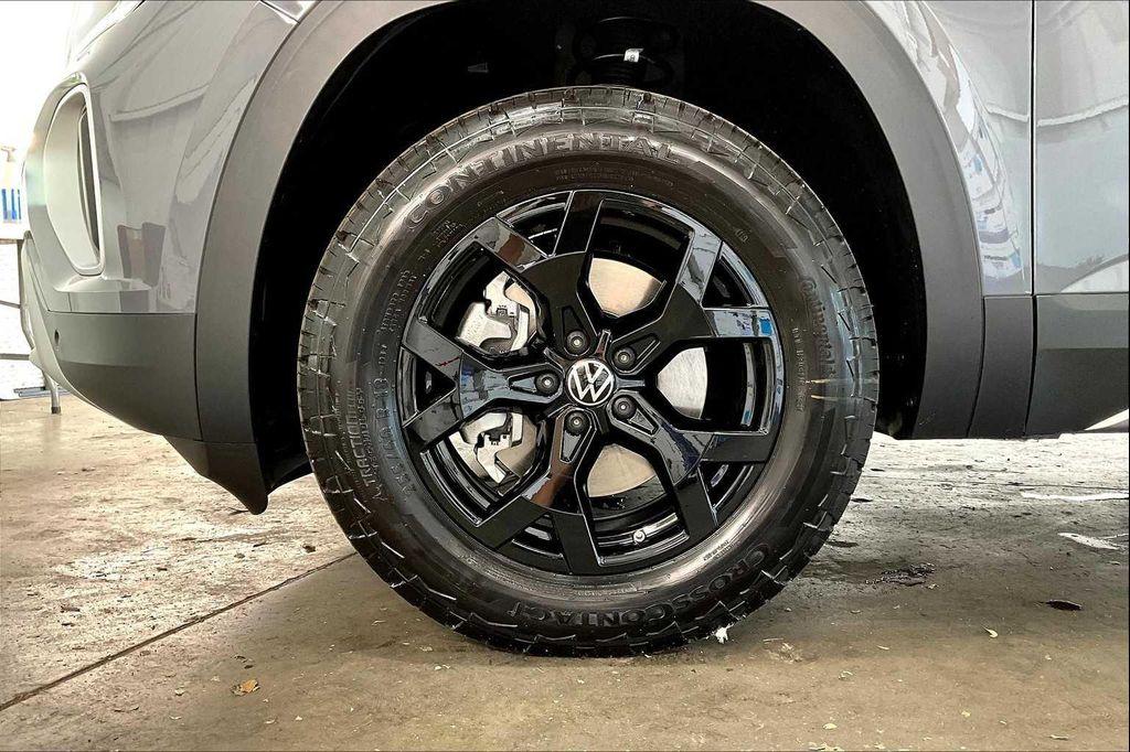 new 2025 Volkswagen Atlas car, priced at $49,514