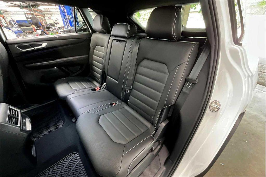 new 2026 Volkswagen Atlas Cross Sport car, priced at $52,325