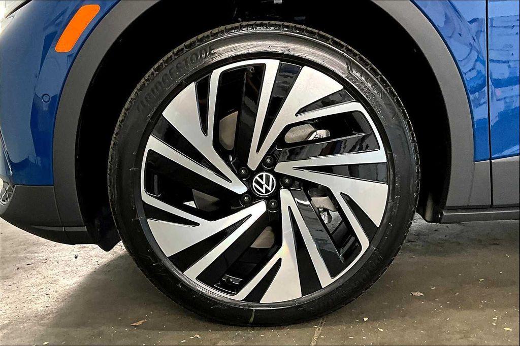 new 2025 Volkswagen ID.4 car, priced at $59,781