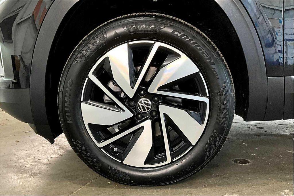 used 2025 Volkswagen Atlas car, priced at $44,659