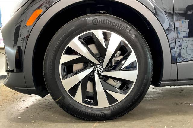 new 2025 Volkswagen ID.4 car, priced at $47,176