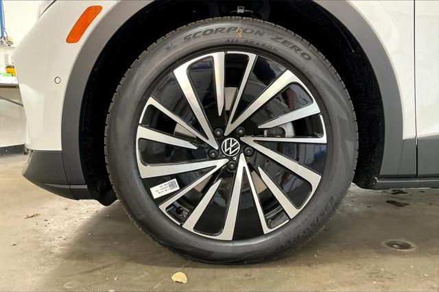 new 2025 Volkswagen ID.4 car, priced at $47,631
