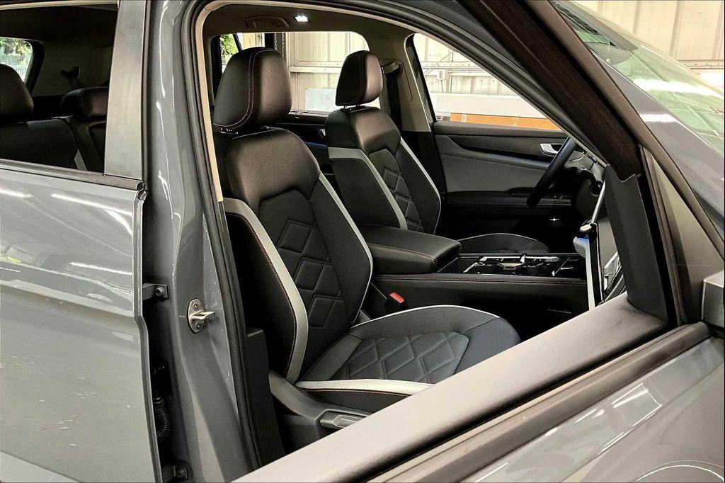 used 2025 Volkswagen Atlas car, priced at $43,572
