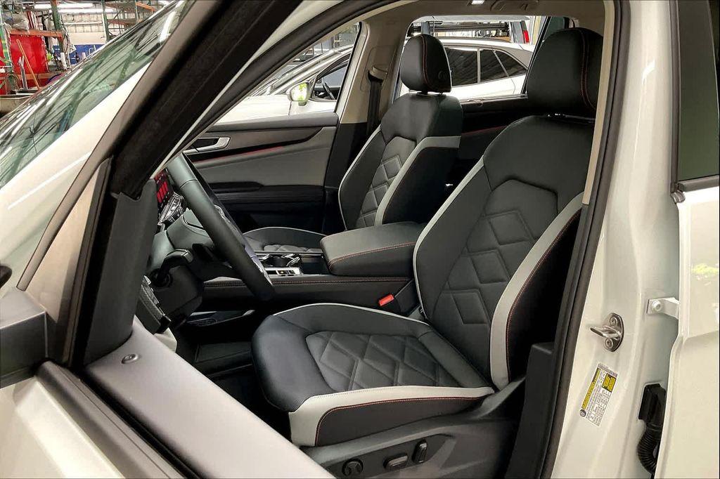 new 2025 Volkswagen Atlas car, priced at $49,754