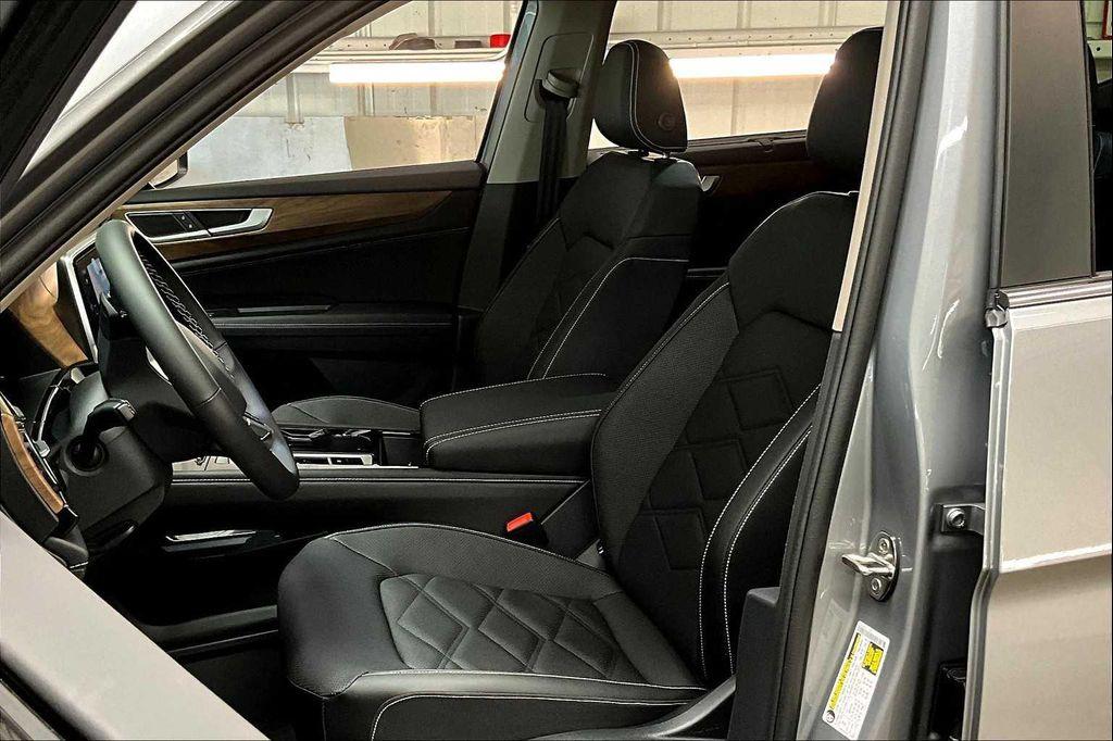 new 2025 Volkswagen Atlas car, priced at $48,982