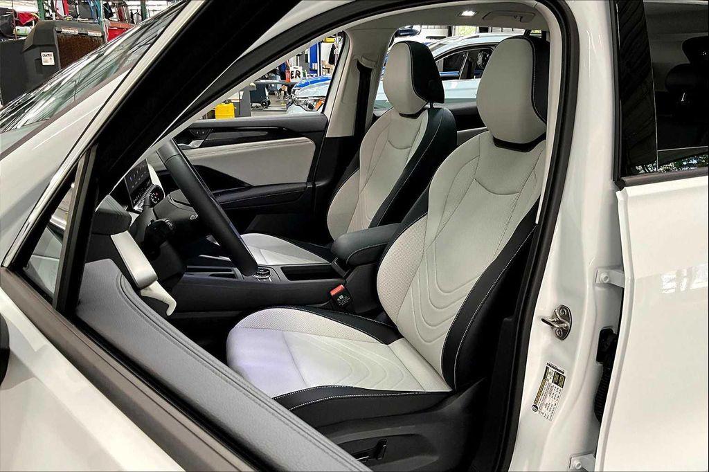 new 2025 Volkswagen Tiguan car, priced at $37,577