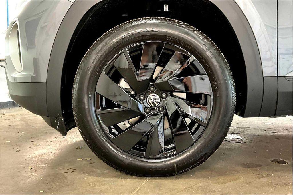 new 2025 Volkswagen Atlas car, priced at $48,982