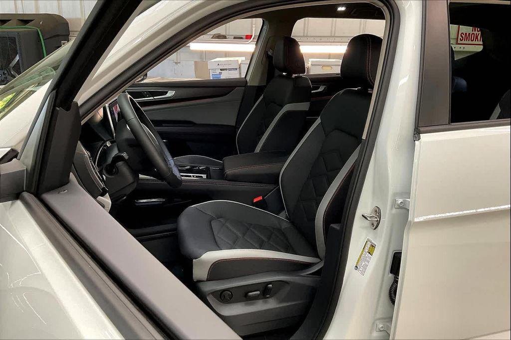 new 2025 Volkswagen Atlas car, priced at $49,754