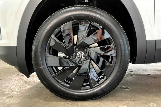 new 2025 Volkswagen Atlas car, priced at $48,287
