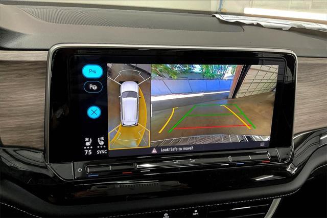 new 2025 Volkswagen Atlas car, priced at $56,244