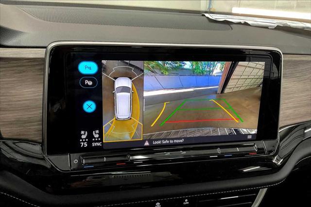 new 2025 Volkswagen Atlas car, priced at $56,244