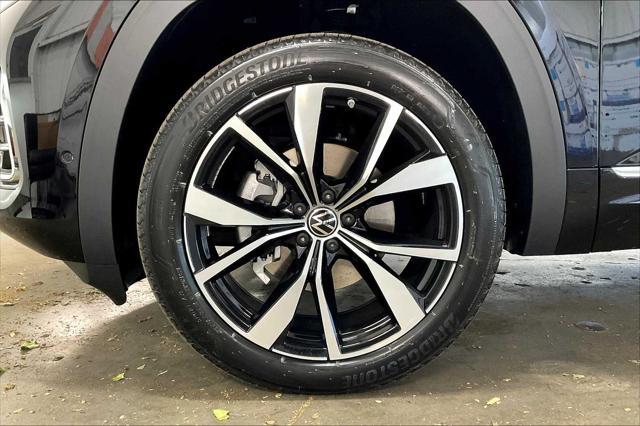 new 2025 Volkswagen Atlas car, priced at $56,244