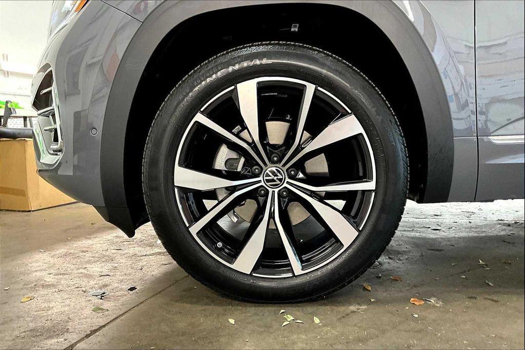new 2025 Volkswagen Atlas car, priced at $56,699
