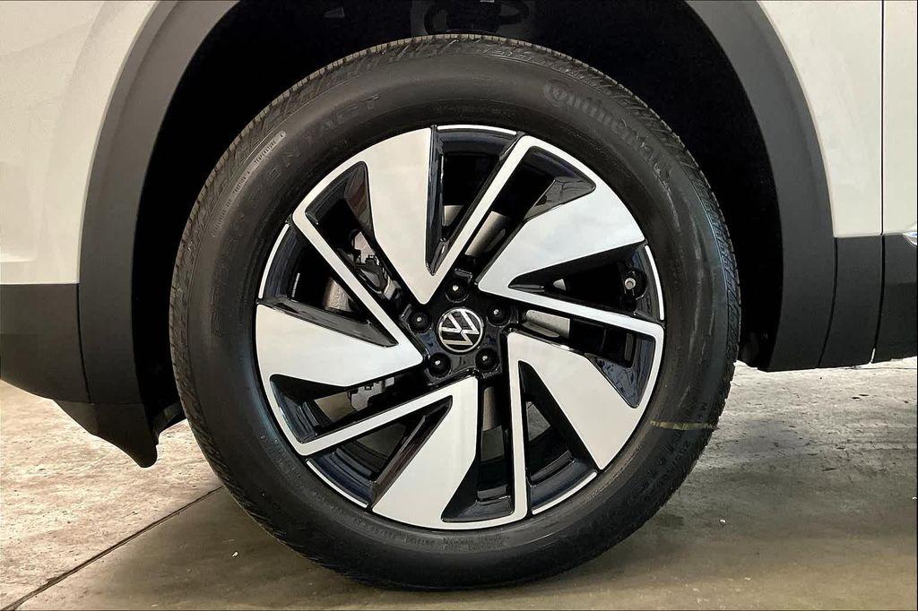 new 2025 Volkswagen Atlas car, priced at $52,389