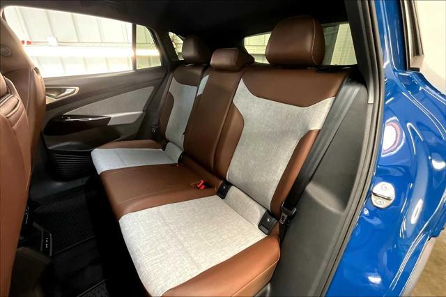 new 2025 Volkswagen ID.4 car, priced at $51,186