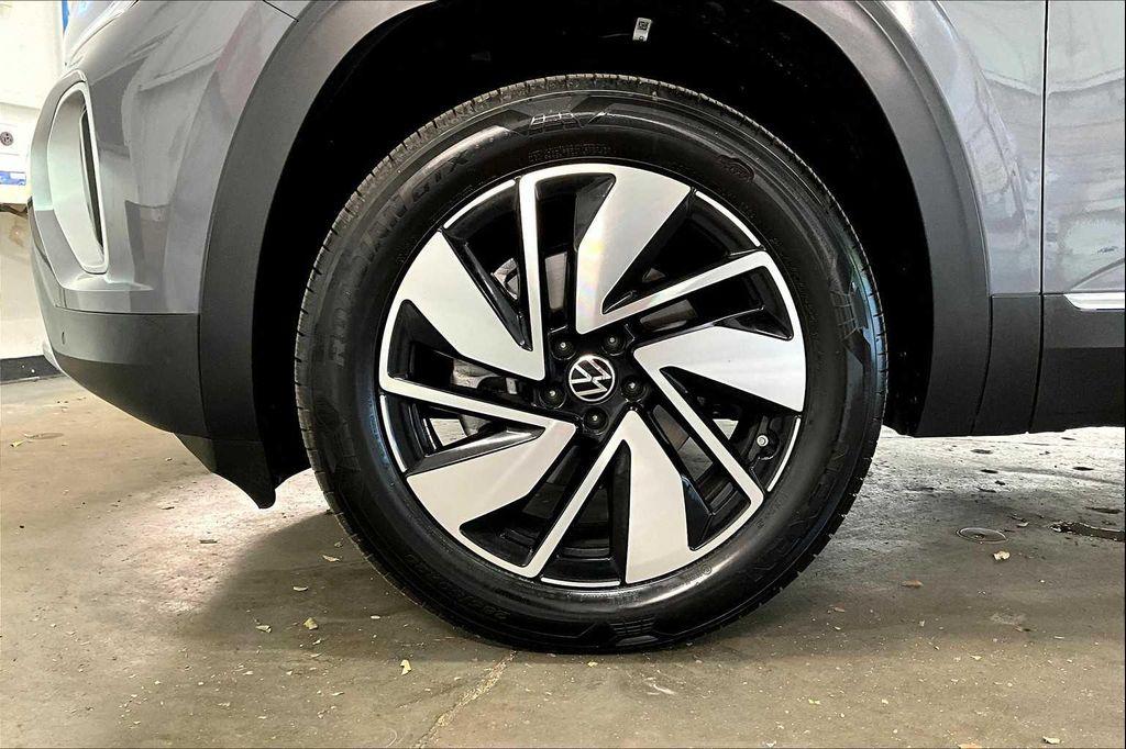 used 2025 Volkswagen Atlas car, priced at $44,816