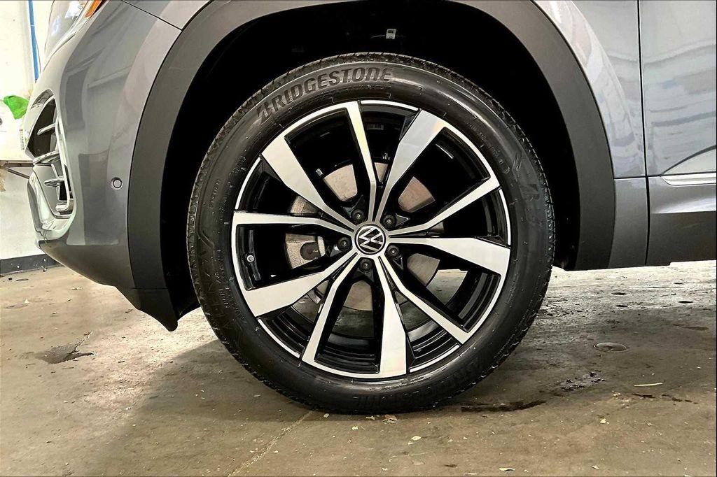 new 2025 Volkswagen Atlas car, priced at $56,939