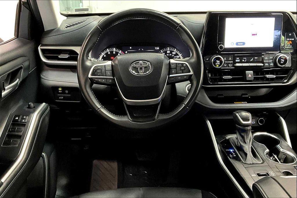 used 2024 Toyota Highlander car, priced at $41,016