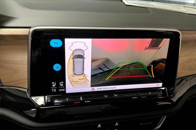 new 2025 Volkswagen Atlas car, priced at $47,087
