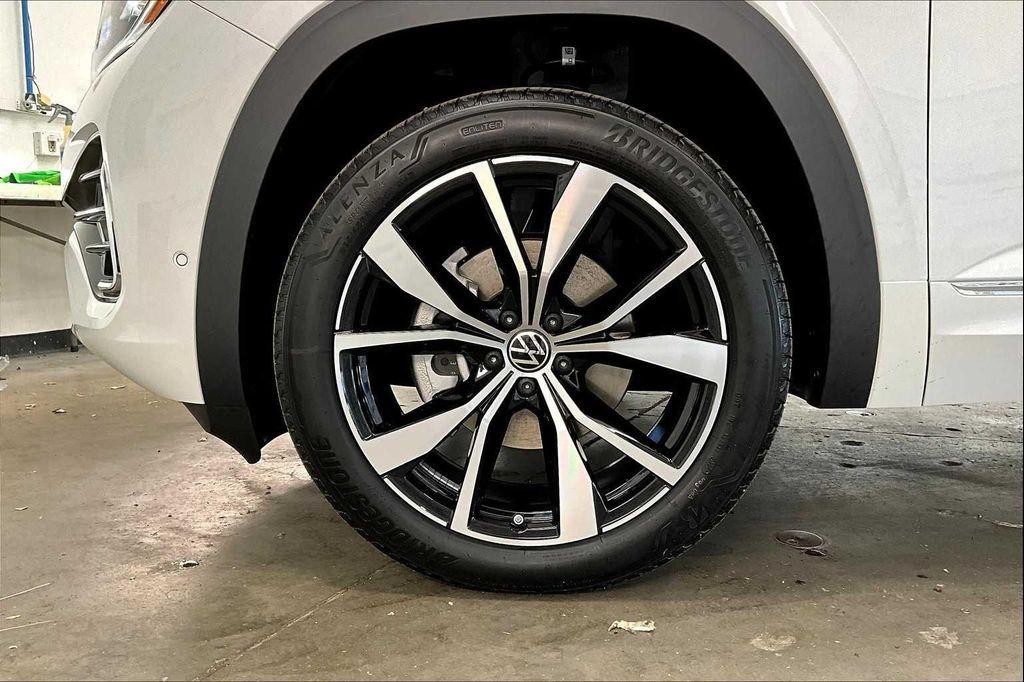 new 2025 Volkswagen Atlas car, priced at $57,394